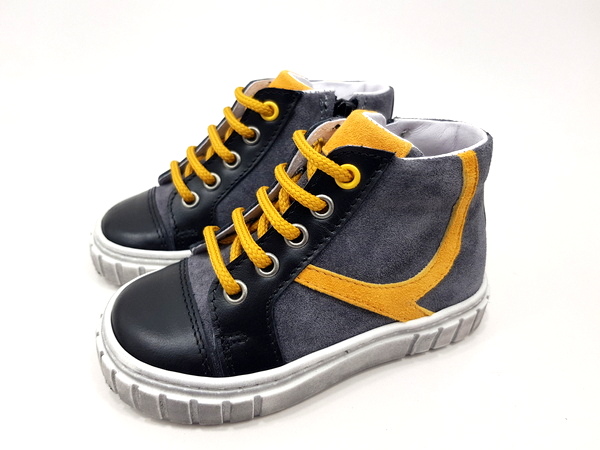 Sneaker alta da bimbo