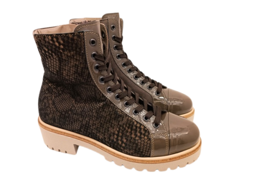 stivaletto sportivo allacciato da donna